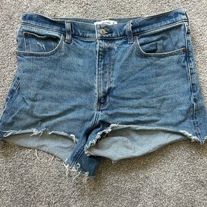 Abercrombie High Rise 4 inch Mom Short